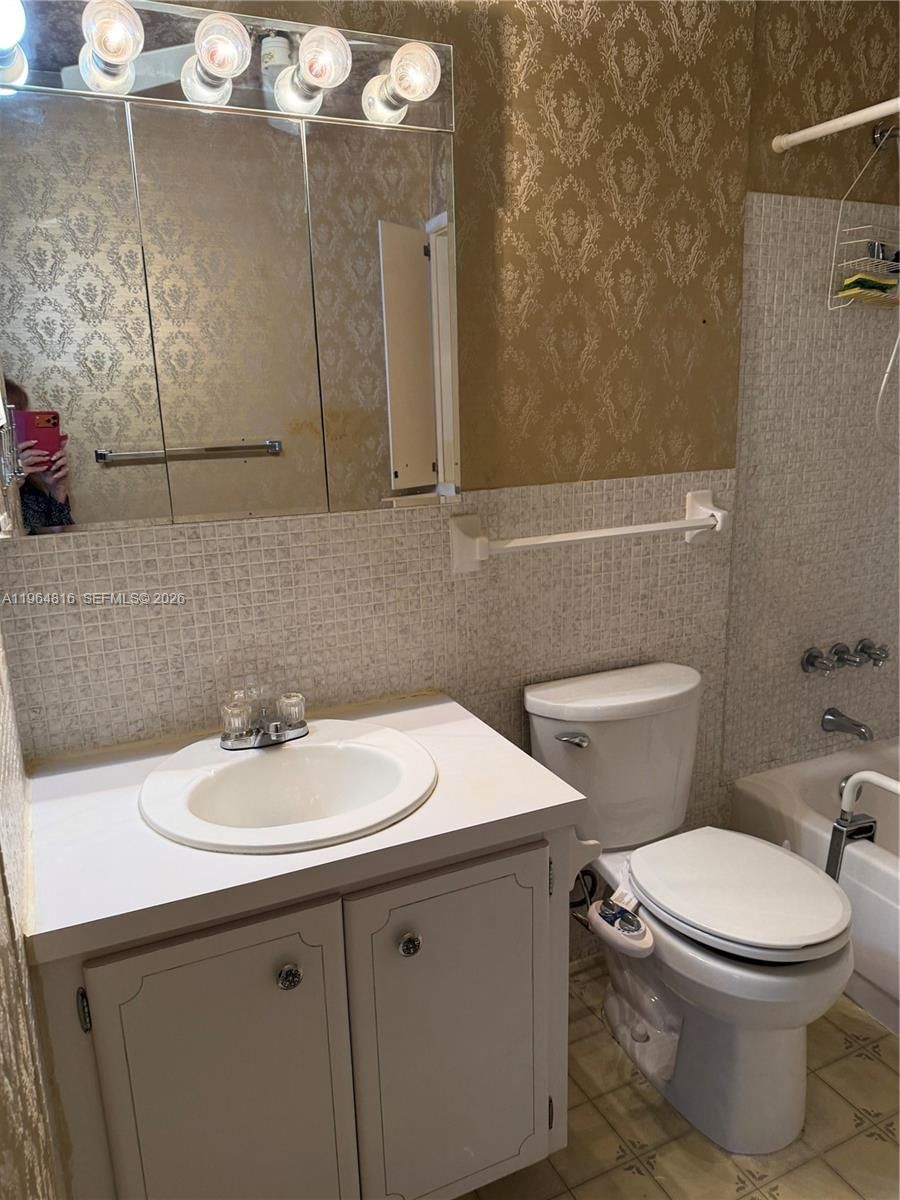 Real estate property located at 418 Cypress Rd #127, Broward, Virginian Apartments, Pompano Beach, FL