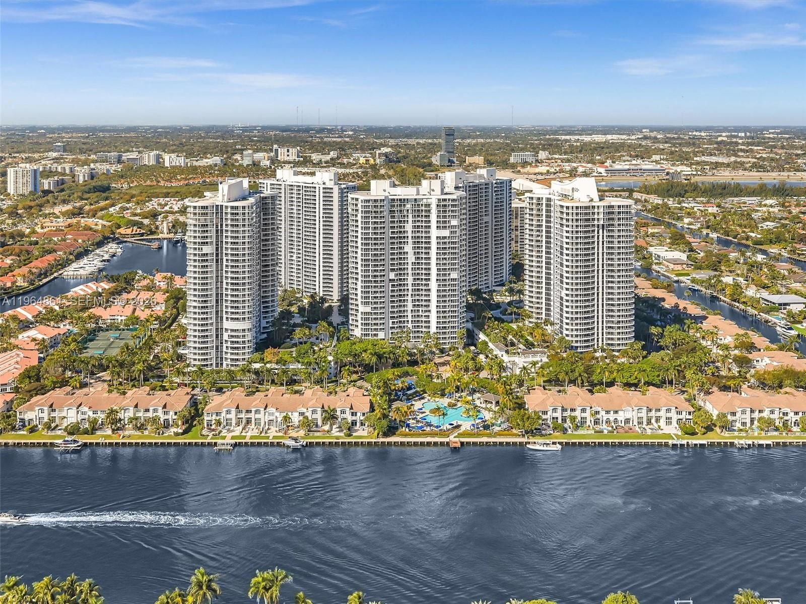 Real estate property located at 21150 Point Pl #305, Miami-dade, Atlantic Ii At The Point, Aventura, FL