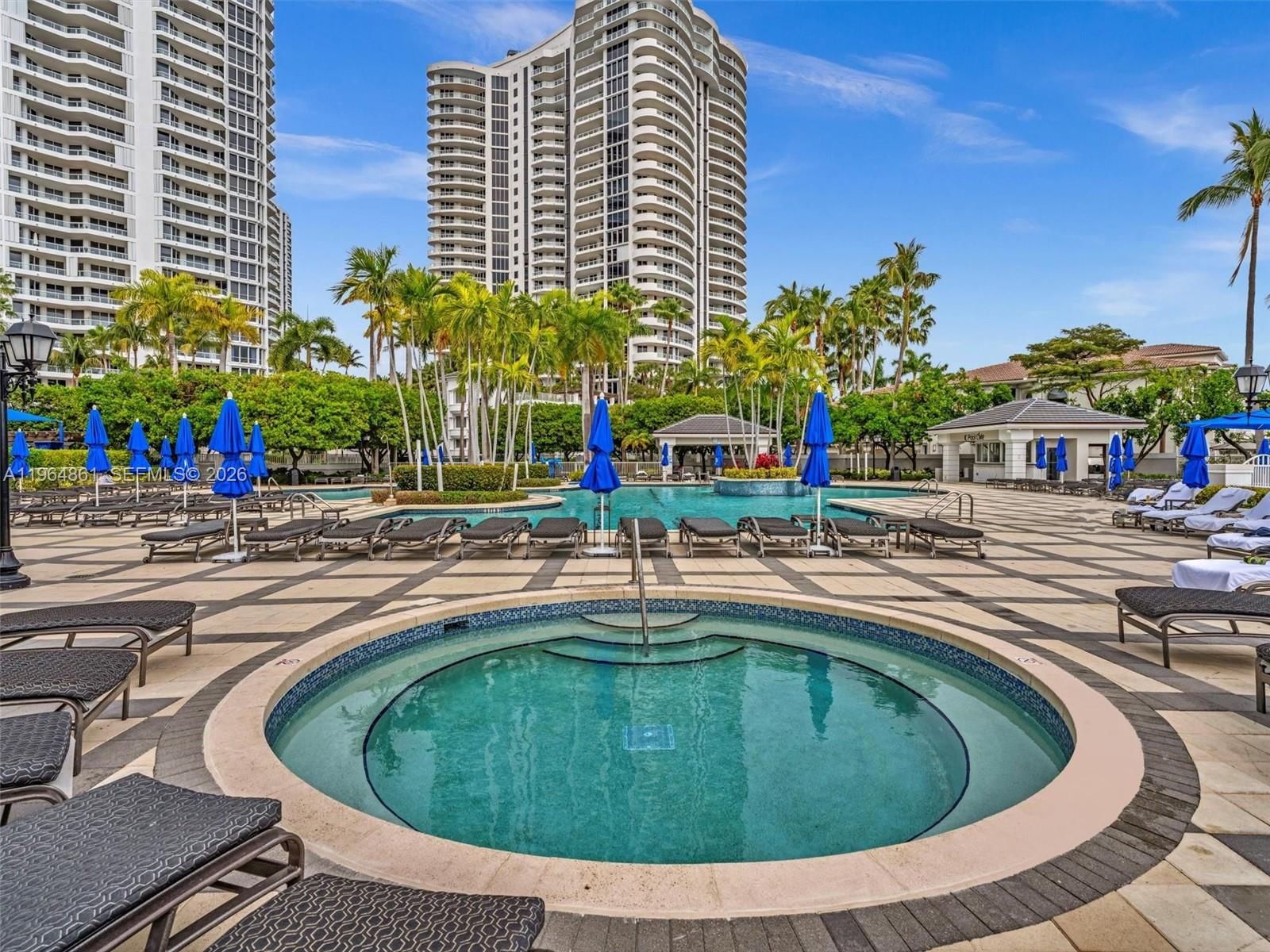 Real estate property located at 21150 Point Pl #305, Miami-dade, Atlantic Ii At The Point, Aventura, FL