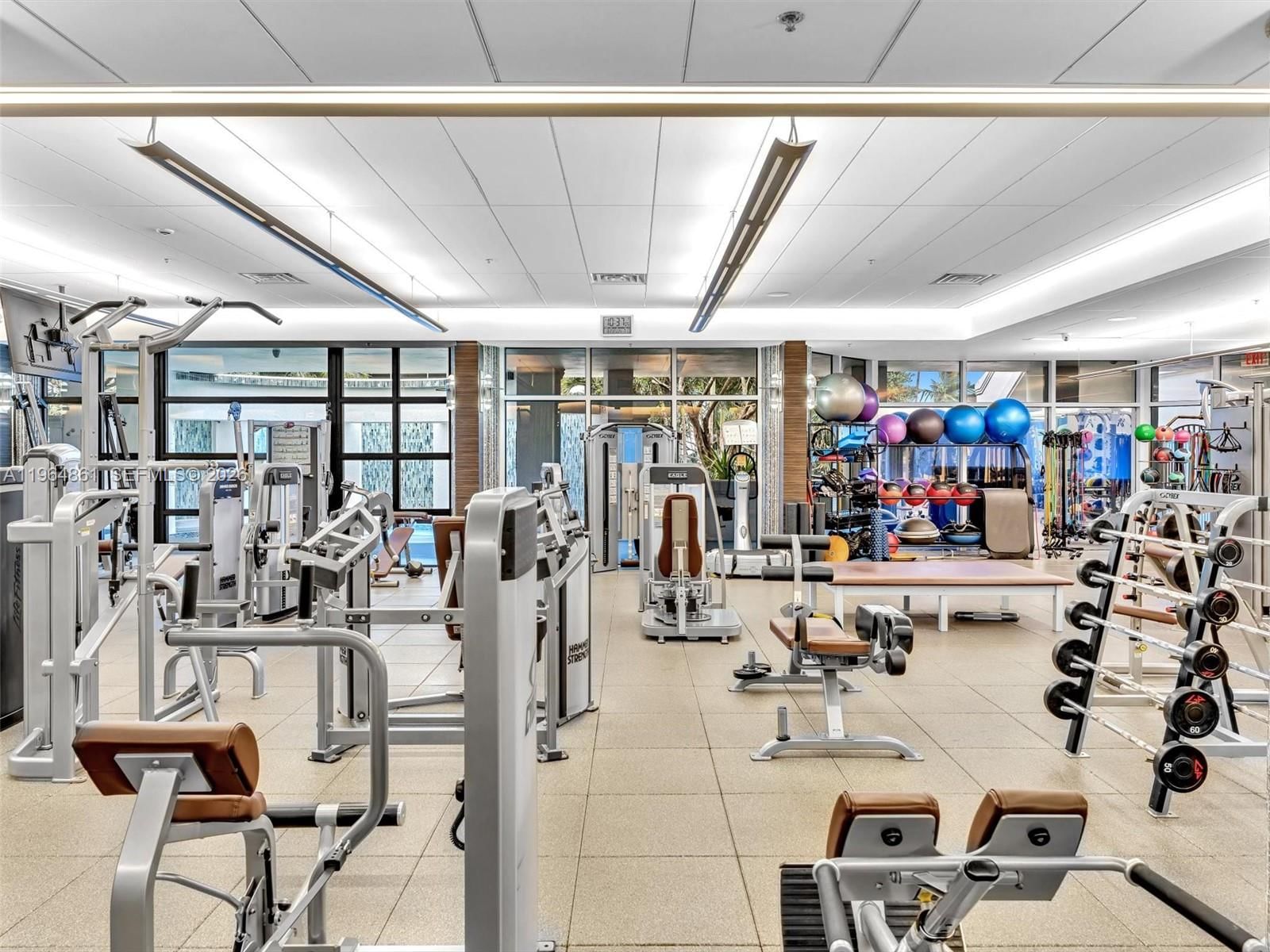 Real estate property located at 21150 Point Pl #305, Miami-dade, Atlantic Ii At The Point, Aventura, FL