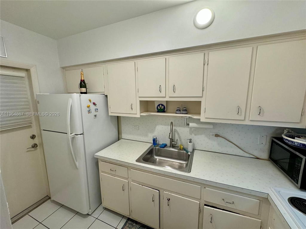 Real estate property located at 6580 Santona St A38, Miami-dade, Santona Condo, Coral Gables, FL