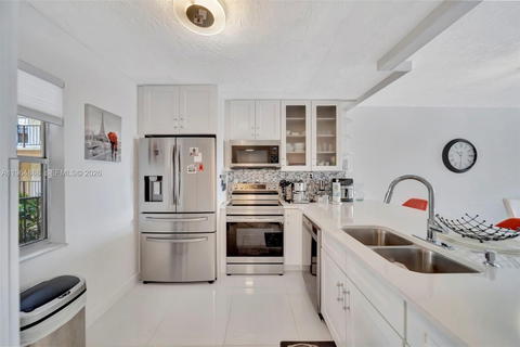 Real estate property located at 2801 Somerset Dr #215, Broward, Somerset No Seven Condo, Lauderdale Lakes, FL