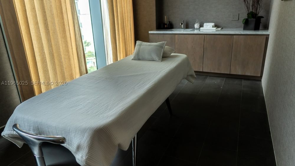 Real estate property located at 650 32nd St #2105, Miami-dade, Paraiso Bay Condo, Miami, FL