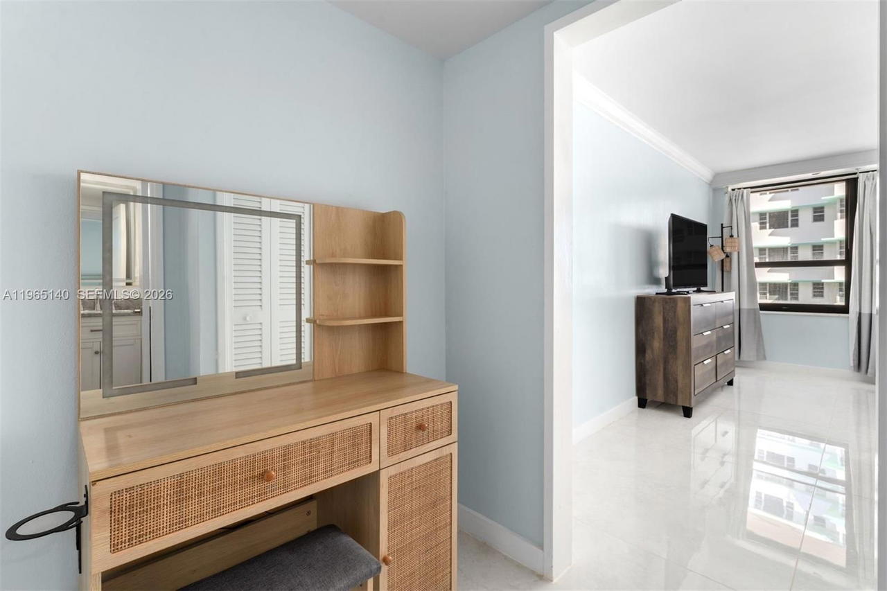 Real estate property located at 5225 Collins Ave #1108, Miami-dade, The Alexander Condo, Miami Beach, FL