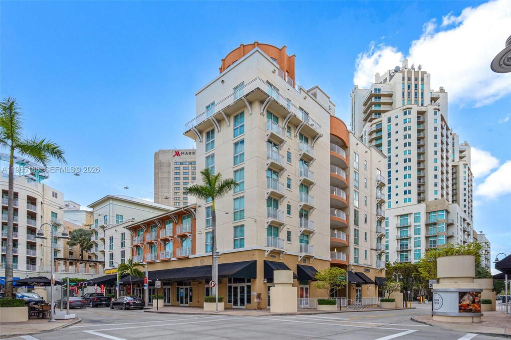 Real estate property located at 7290 90th St #209, Miami-dade, Downtown Dadeland Condo N, Miami, FL