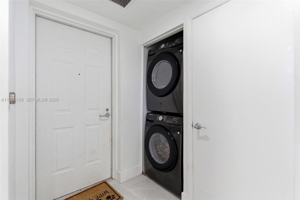 Real estate property located at 7290 90th St #209, Miami-dade, Downtown Dadeland Condo N, Miami, FL