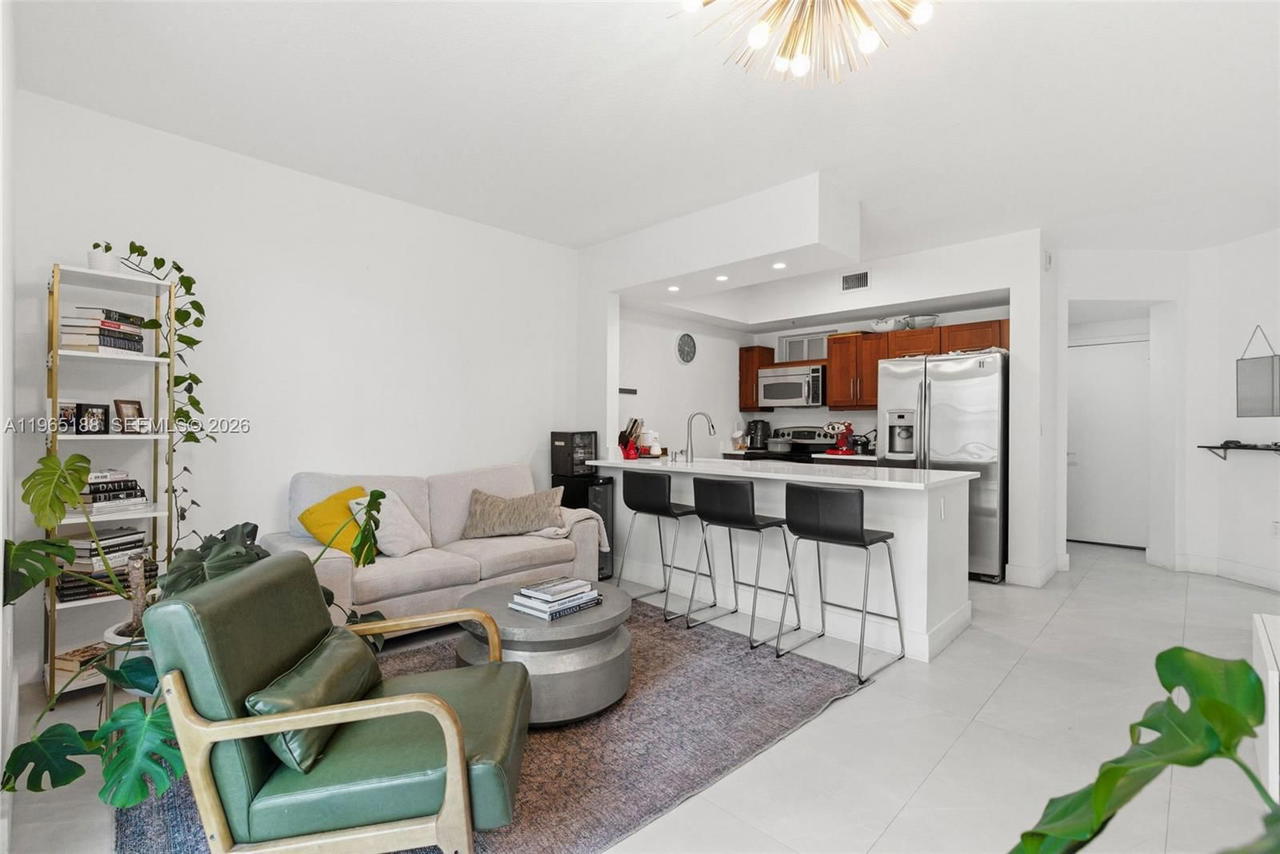 Real estate property located at 7290 90th St #209, Miami-dade, Downtown Dadeland Condo N, Miami, FL