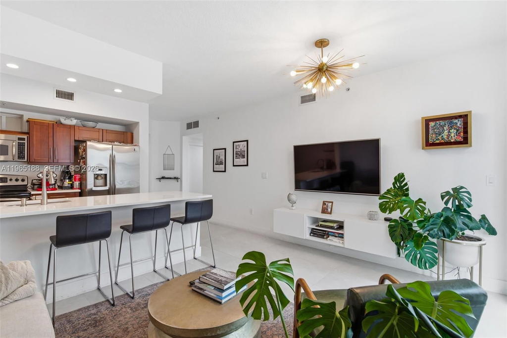 Real estate property located at 7290 90th St #209, Miami-dade, Downtown Dadeland Condo N, Miami, FL