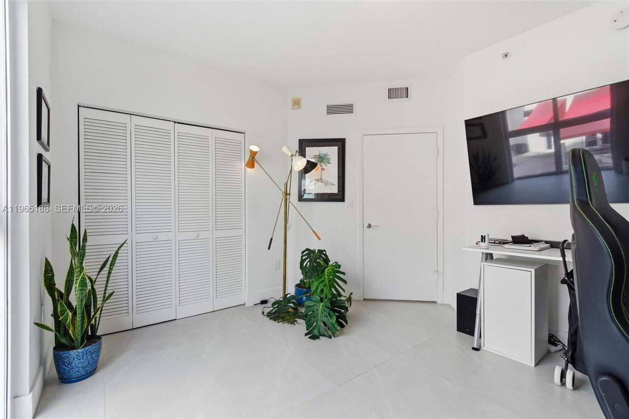 Real estate property located at 7290 90th St #209, Miami-dade, Downtown Dadeland Condo N, Miami, FL