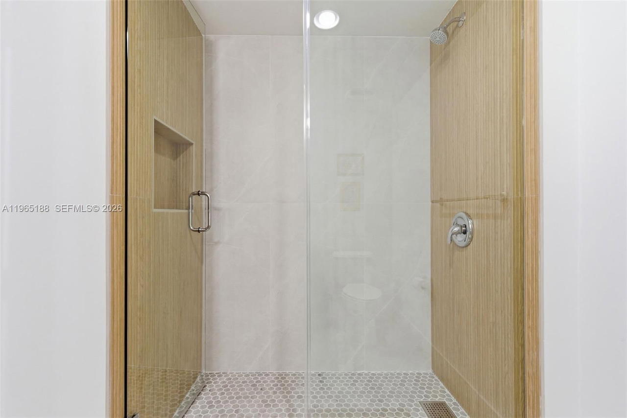 Real estate property located at 7290 90th St #209, Miami-dade, Downtown Dadeland Condo N, Miami, FL