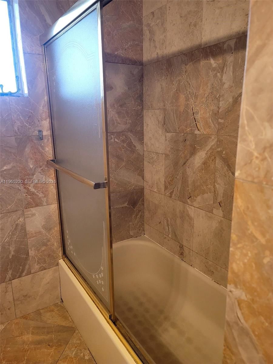 Real estate property located at 1690 191st St #315-1, Miami-dade, Jade Winds Group Bamboo G, Miami, FL