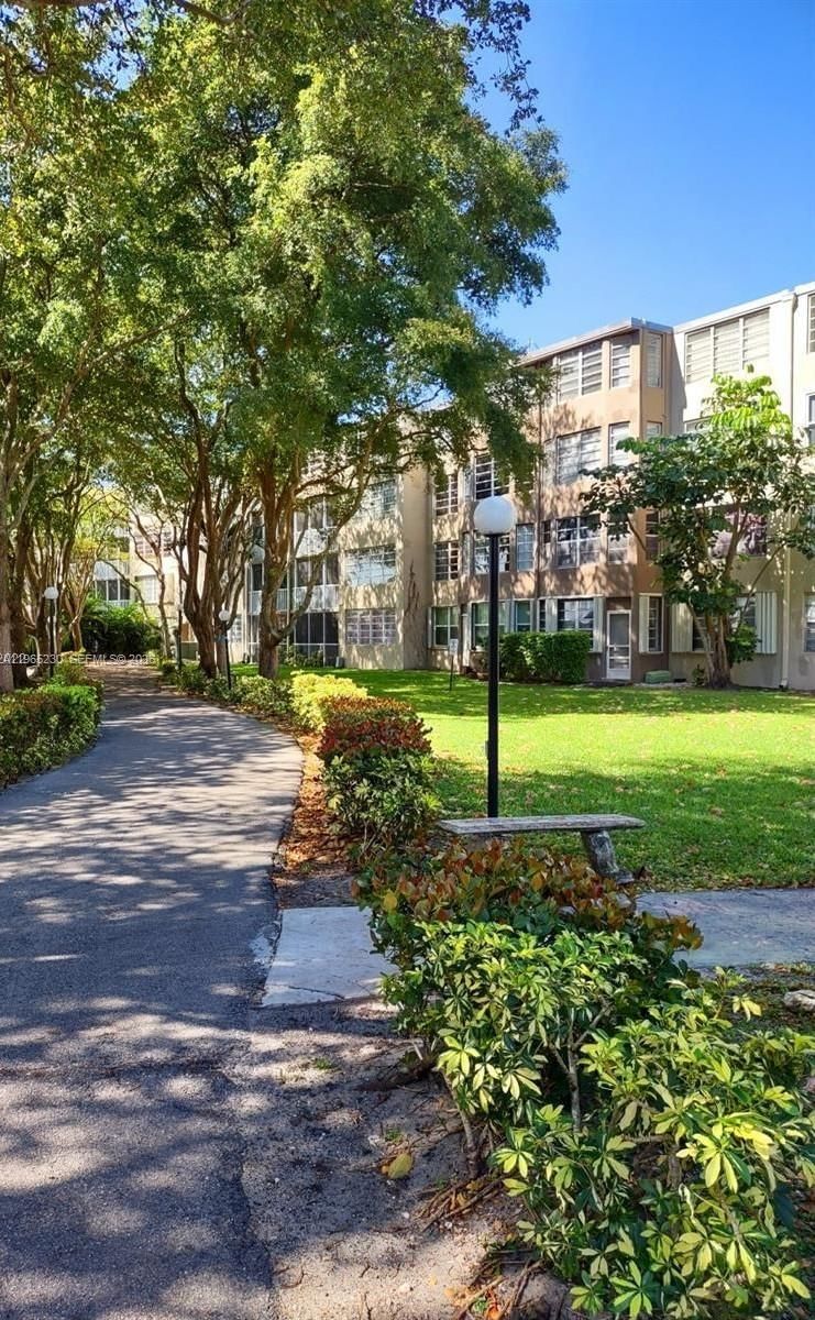 Real estate property located at 1690 191st St #315-1, Miami-dade, Jade Winds Group Bamboo G, Miami, FL