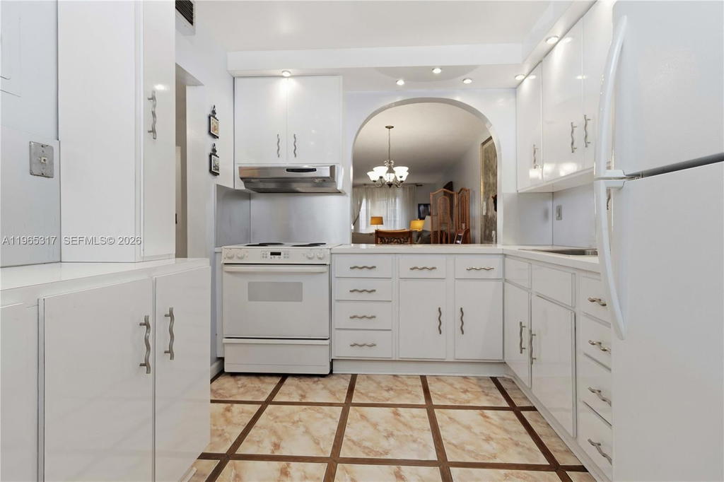 Real estate property located at 1401 Miami Gardens Dr #287, Miami-dade, Fifith Moorings Condo, Miami, FL