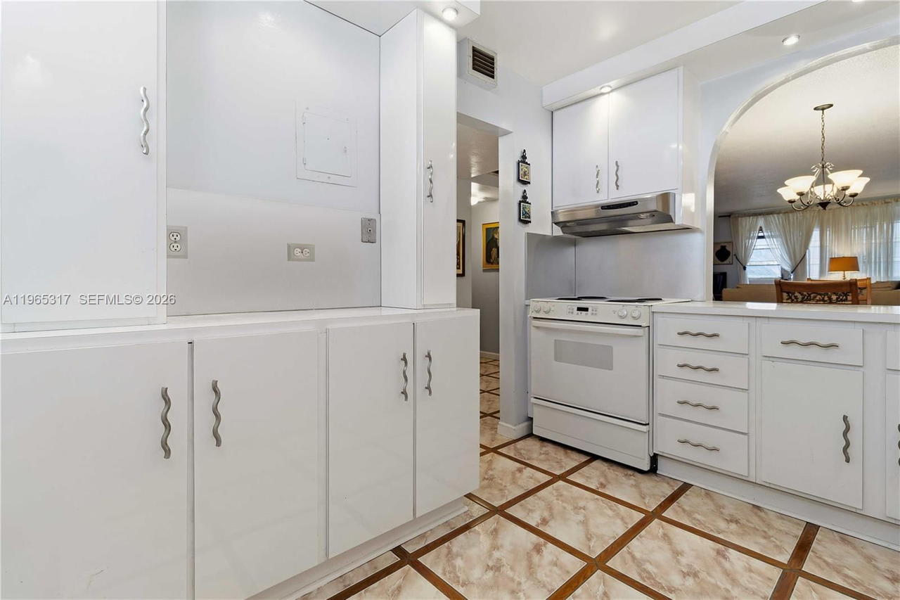 Real estate property located at 1401 Miami Gardens Dr #287, Miami-dade, Fifith Moorings Condo, Miami, FL