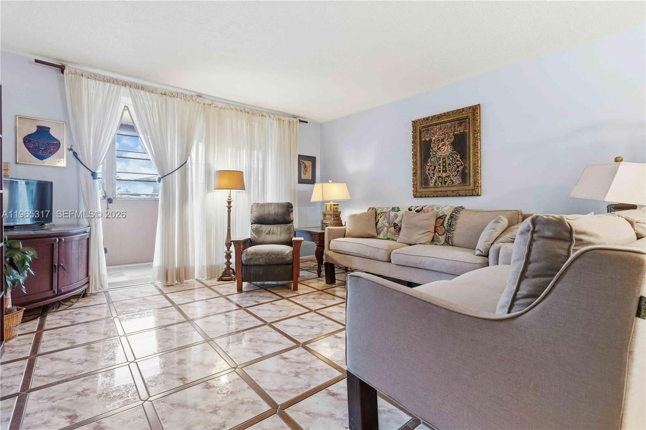 Real estate property located at 1401 Miami Gardens Dr #287, Miami-dade, Fifith Moorings Condo, Miami, FL