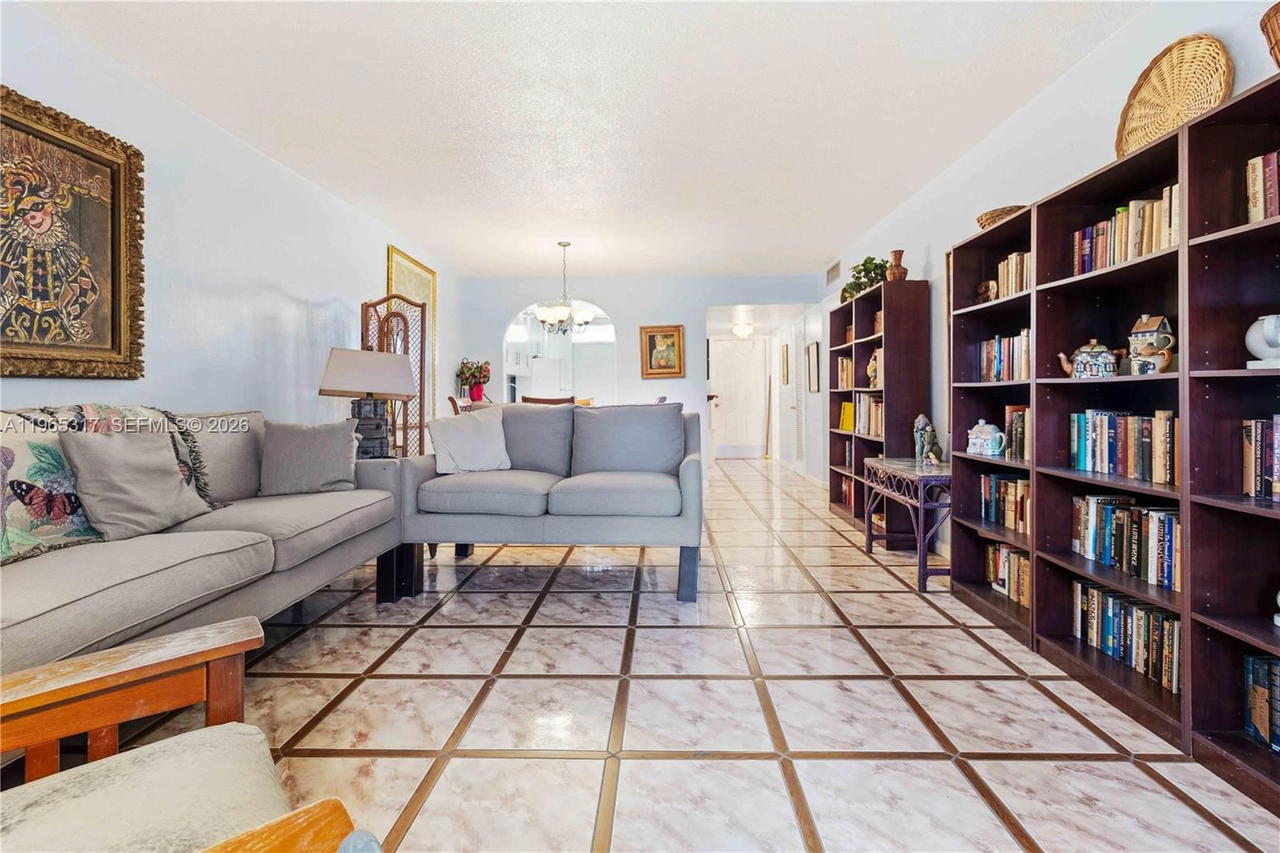 Real estate property located at 1401 Miami Gardens Dr #287, Miami-dade, Fifith Moorings Condo, Miami, FL