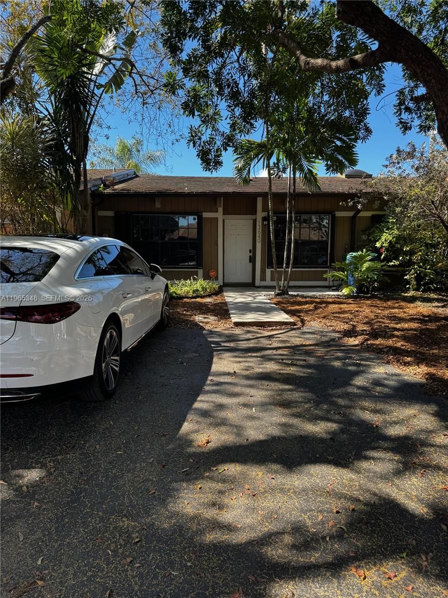 Real estate property located at 13640 102nd Ln, Miami-dade, Cindis Place Sec 3, Miami, FL