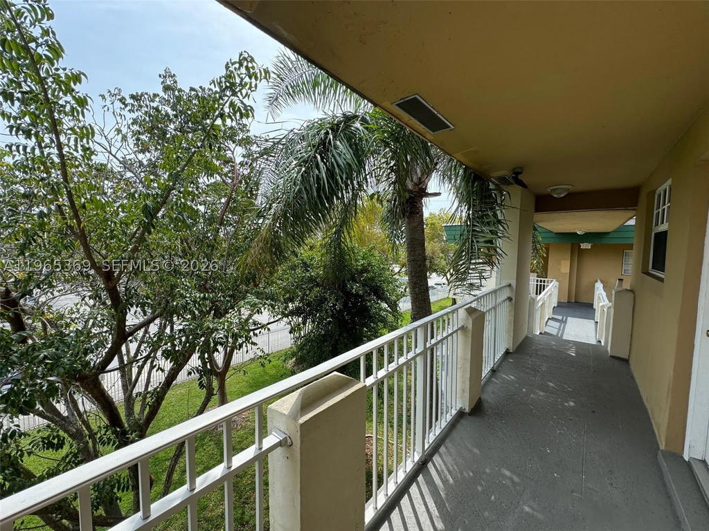 Real estate property located at 5500 77th Ct #305, Miami-dade, Miller Lake Condo, Miami, FL