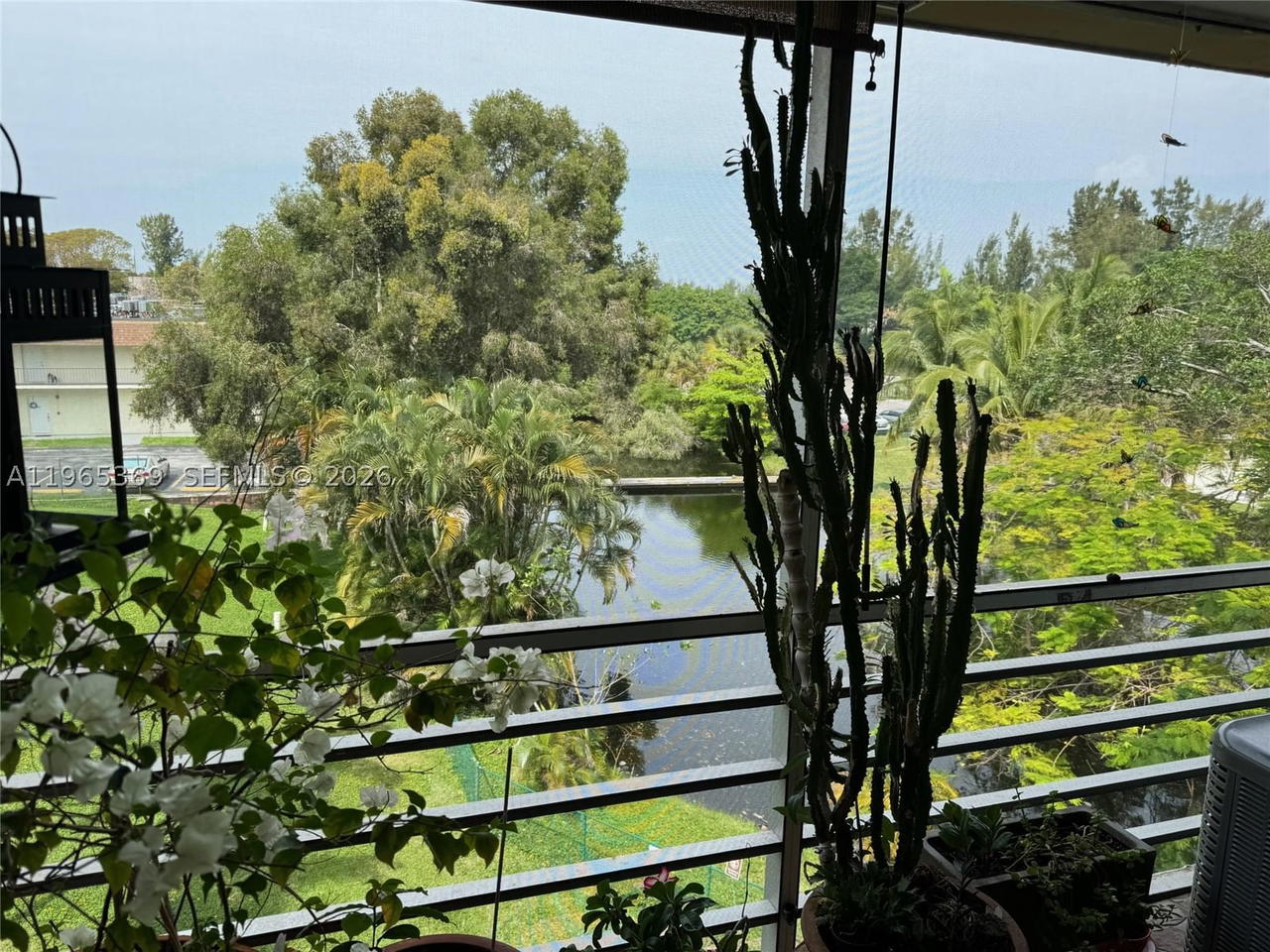 Real estate property located at 5500 77th Ct #305, Miami-dade, Miller Lake Condo, Miami, FL