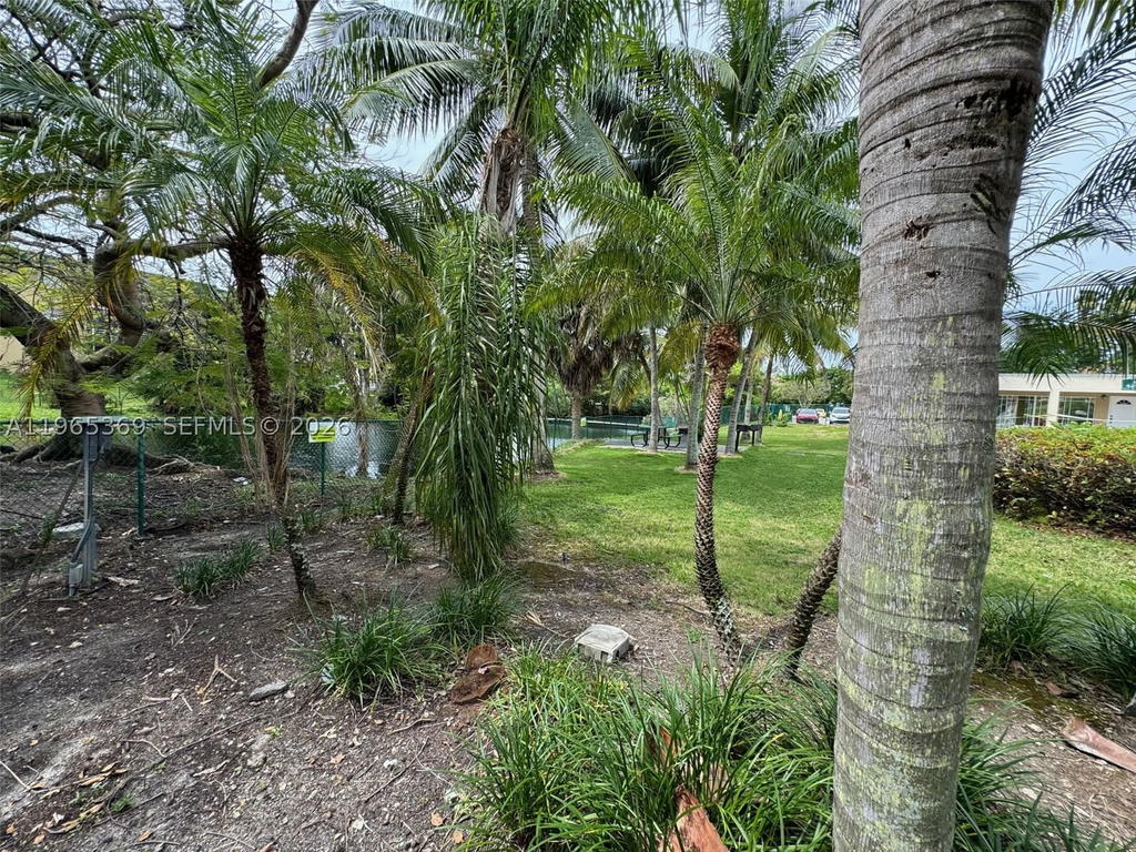 Real estate property located at 5500 77th Ct #305, Miami-dade, Miller Lake Condo, Miami, FL
