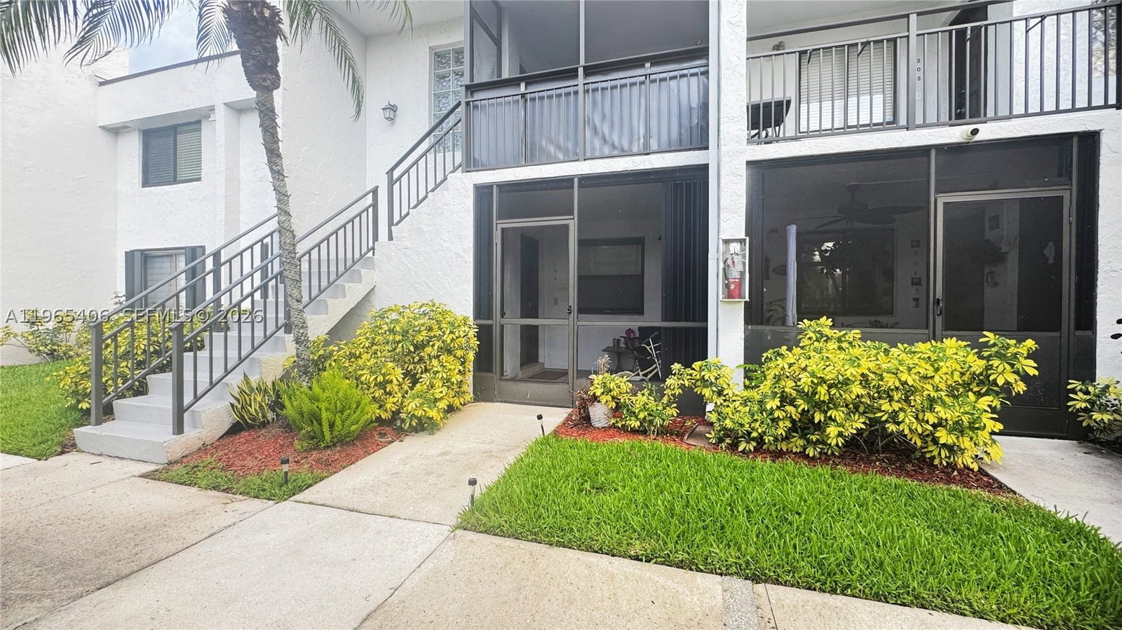 Real estate property located at 296 Racquet Club Rd #104, Broward, Gardens At Bonaventure 11, Weston, FL