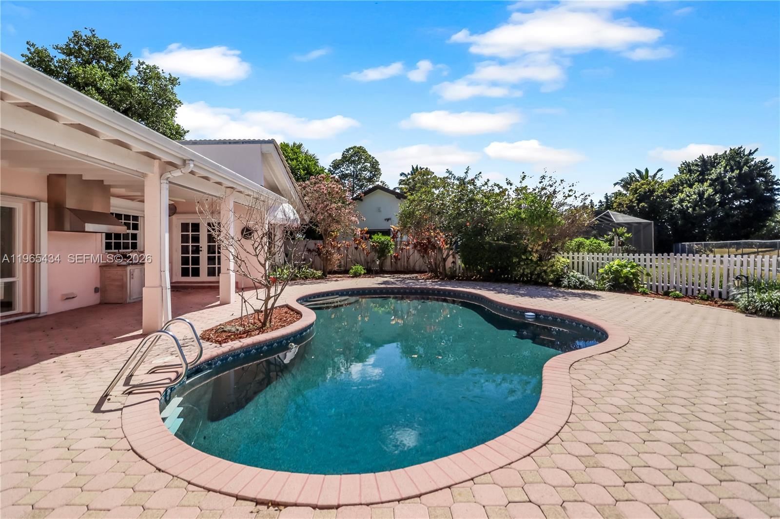 Real estate property located at 9620 Calusa Club Dr, Miami-dade, Calusa Club Estates, Miami, FL