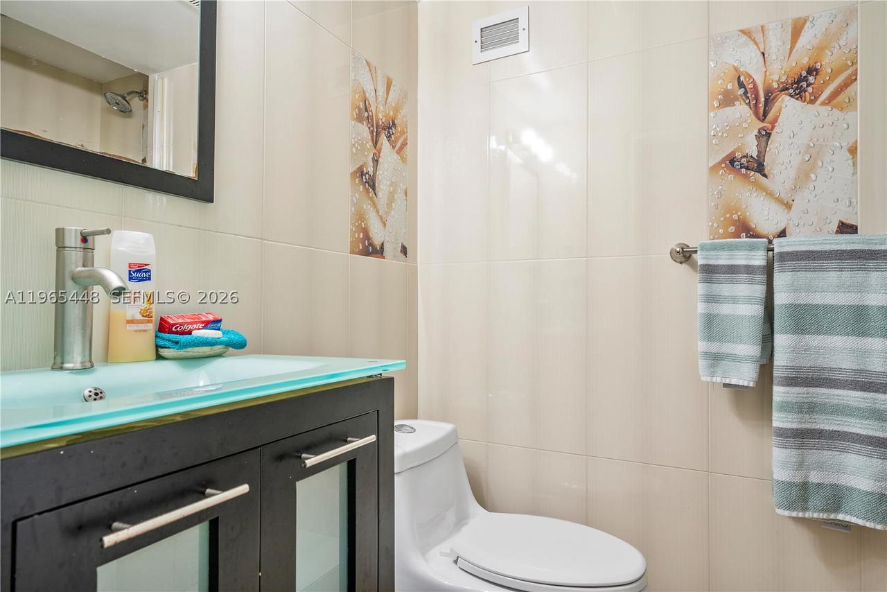 Real estate property located at 5601 Collins Ave #423, Miami-dade, The Pavilion Condo, Miami Beach, FL