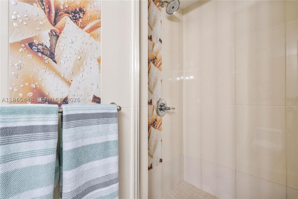 Real estate property located at 5601 Collins Ave #423, Miami-dade, The Pavilion Condo, Miami Beach, FL