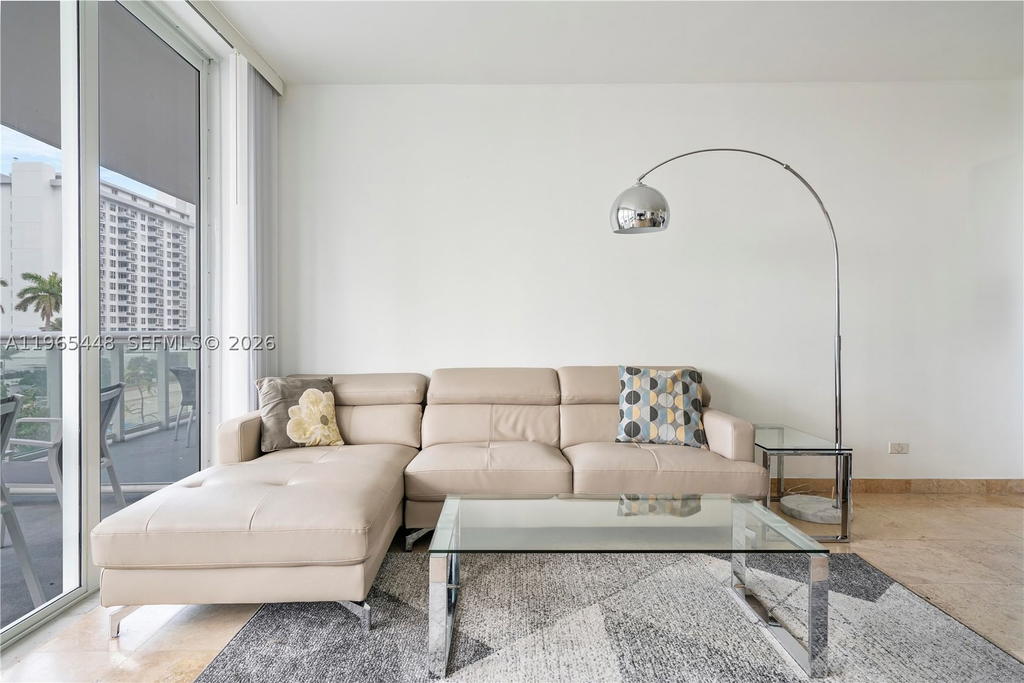 Real estate property located at 5601 Collins Ave #423, Miami-dade, The Pavilion Condo, Miami Beach, FL