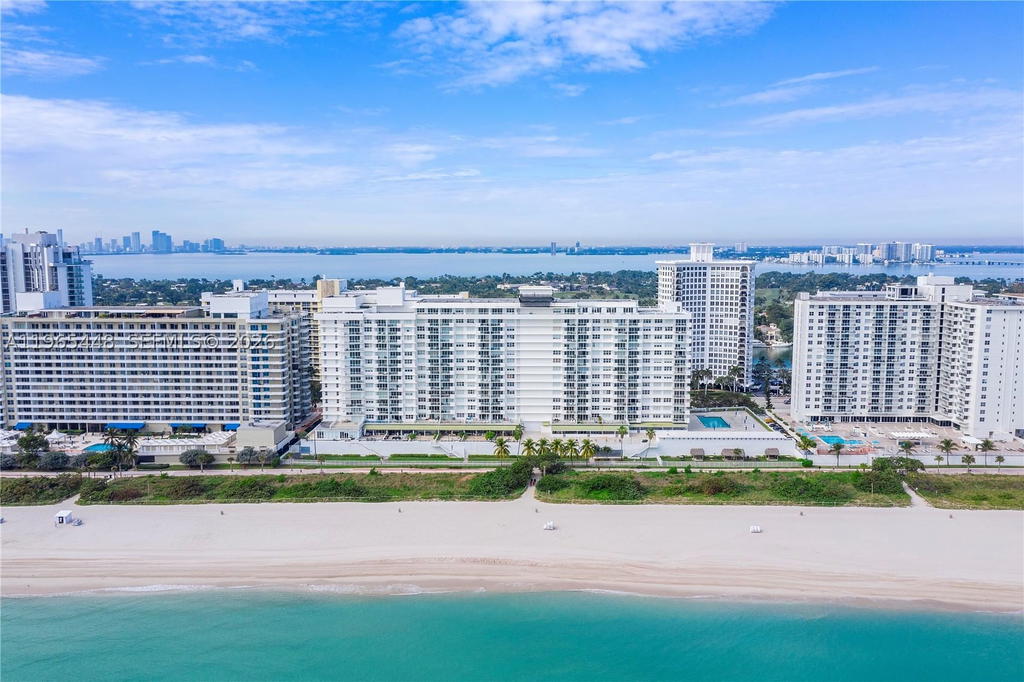 Real estate property located at 5601 Collins Ave #423, Miami-dade, The Pavilion Condo, Miami Beach, FL