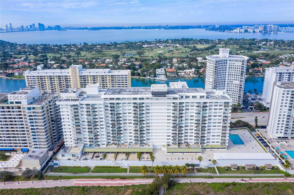 Real estate property located at 5601 Collins Ave #423, Miami-dade, The Pavilion Condo, Miami Beach, FL