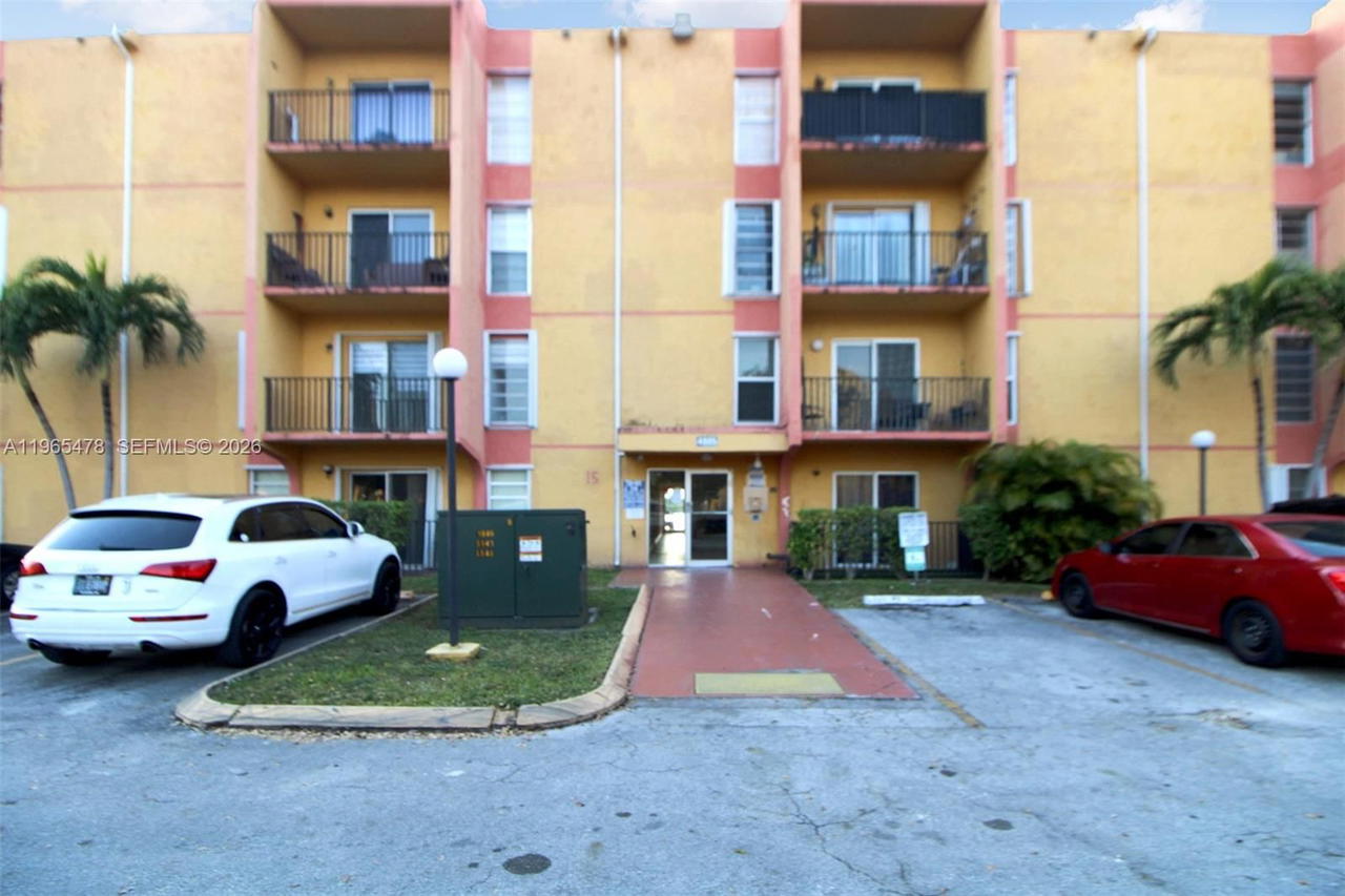 Real estate property located at 4805 7th St #302-15, Miami-dade, Sunset Villas No 3 Condo, Miami, FL