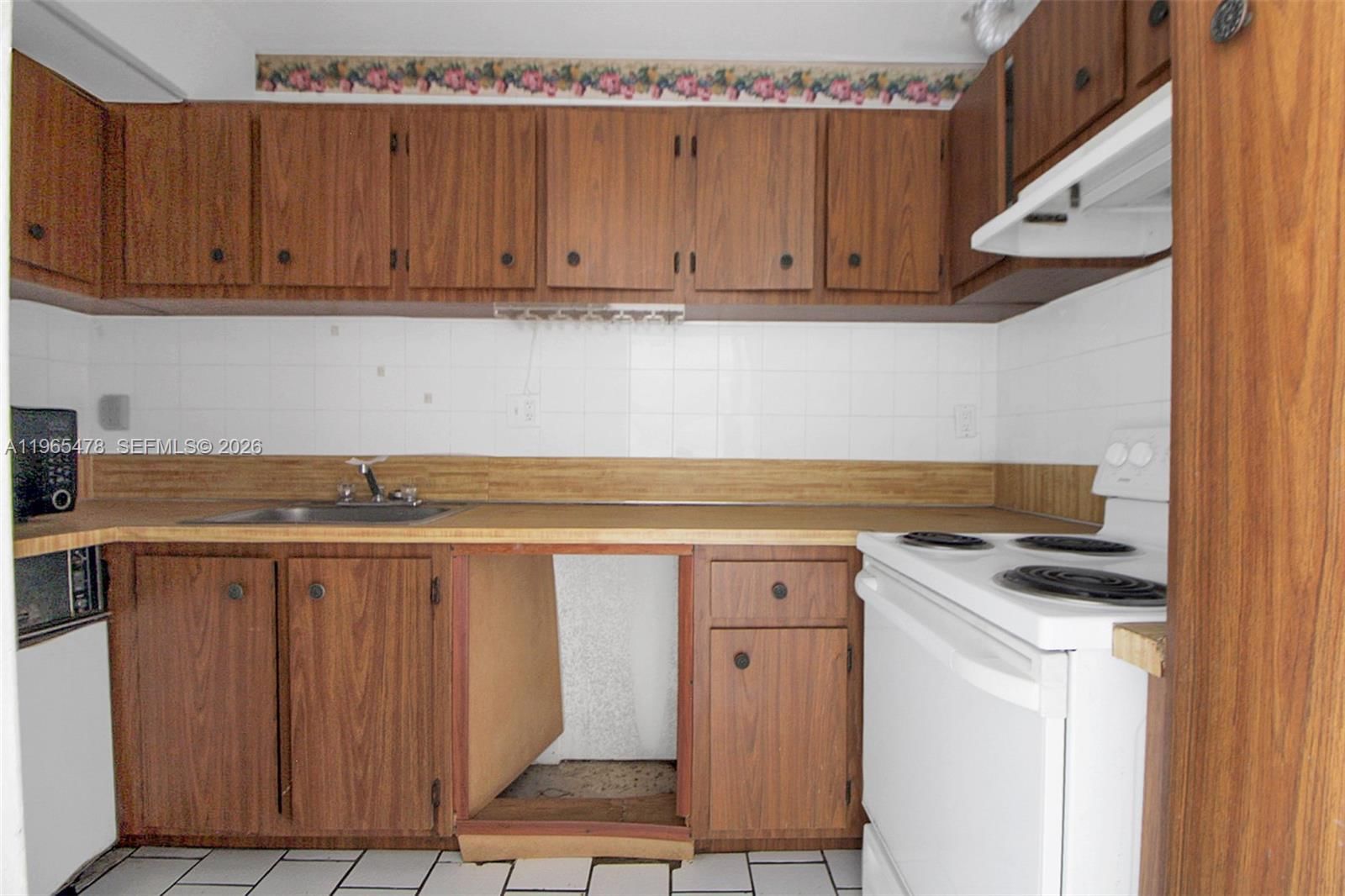Real estate property located at 4805 7th St #302-15, Miami-dade, Sunset Villas No 3 Condo, Miami, FL