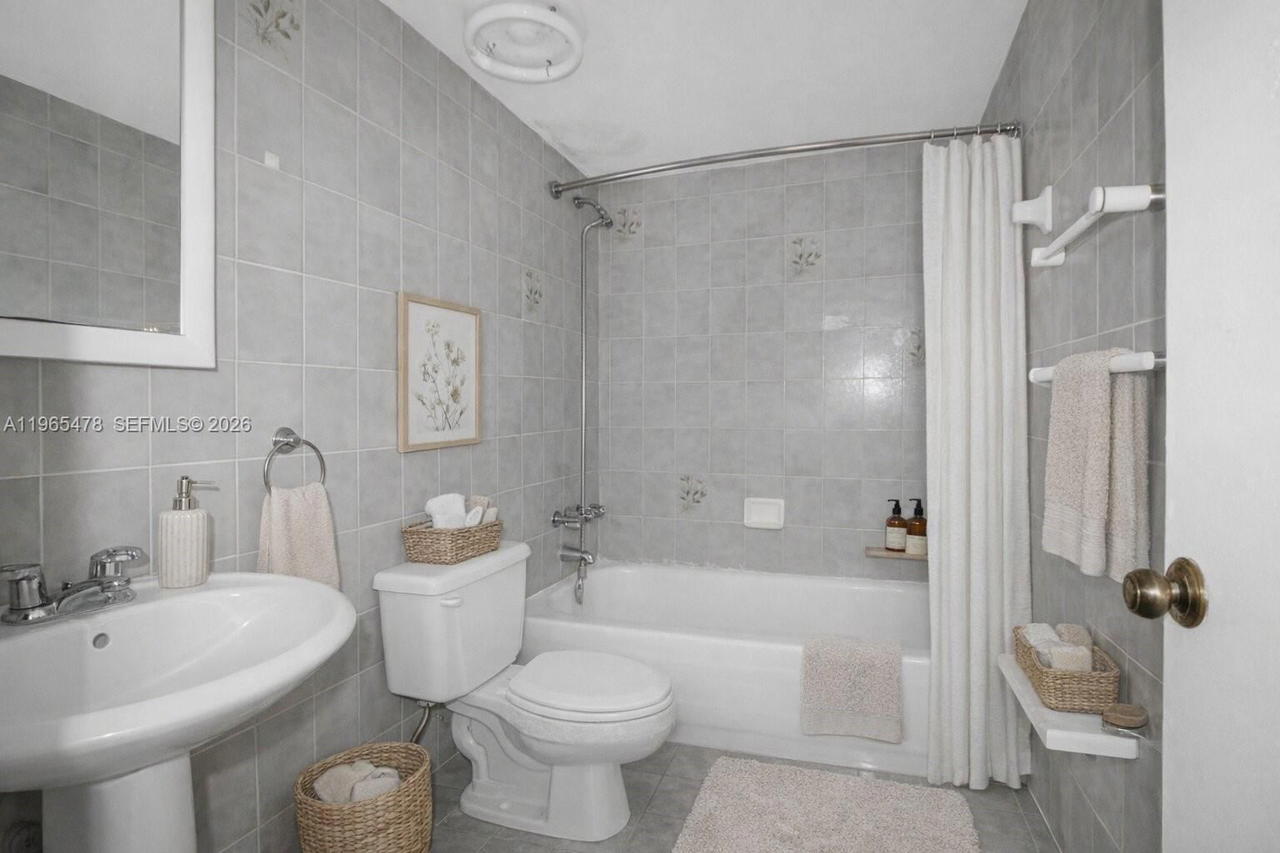 Real estate property located at 4805 7th St #302-15, Miami-dade, Sunset Villas No 3 Condo, Miami, FL