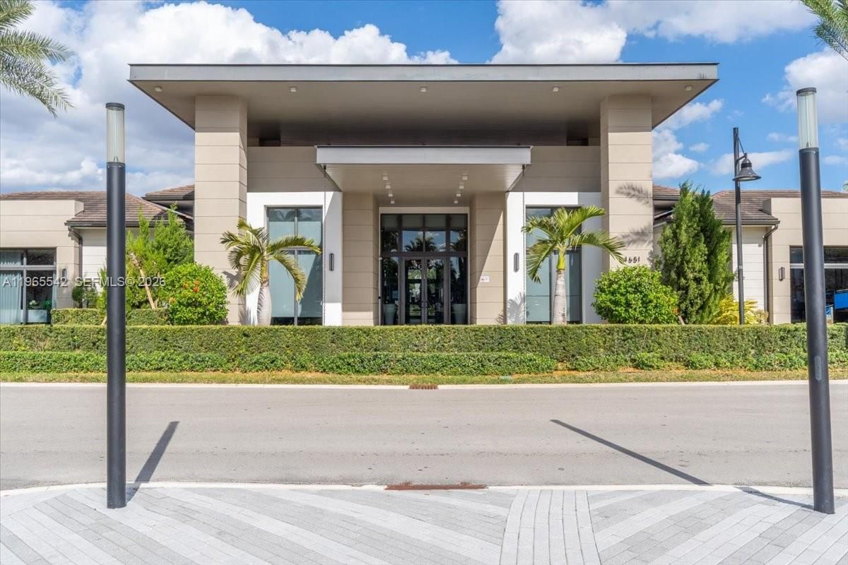 Real estate property located at 8096 48th Ter, Miami-dade, Downtown Doral South Phas, Doral, FL