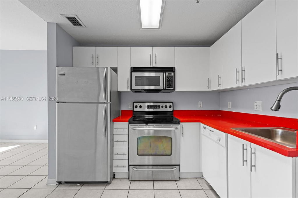 Real estate property located at 3410 Coral Way #904, Miami-dade, Emerald Plaza On Coral Way, Miami, FL
