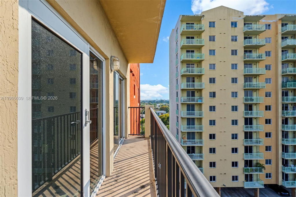 Real estate property located at 3410 Coral Way #904, Miami-dade, Emerald Plaza On Coral Way, Miami, FL