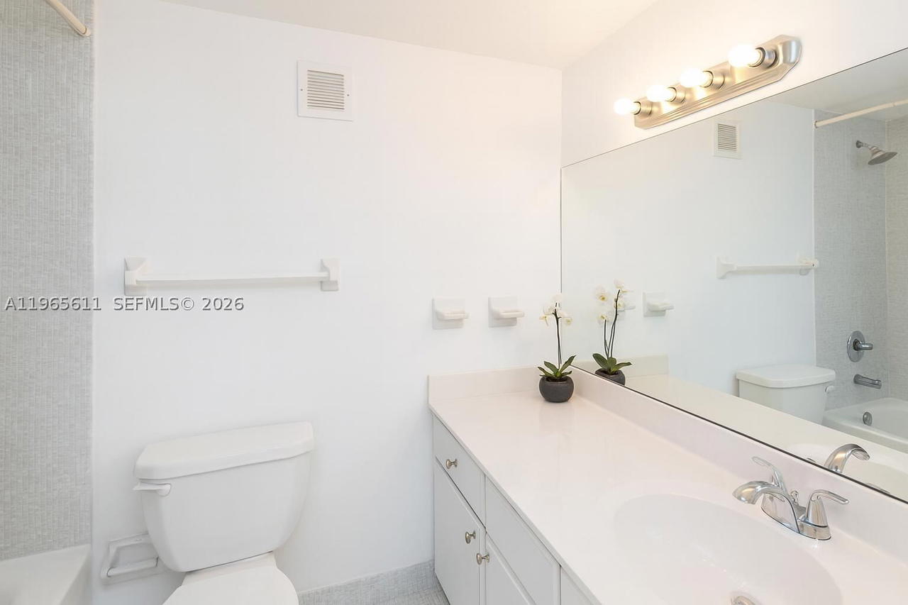 Real estate property located at 1200 West Ave #1507, Miami-dade, Mirador 1200 Condo, Miami Beach, FL