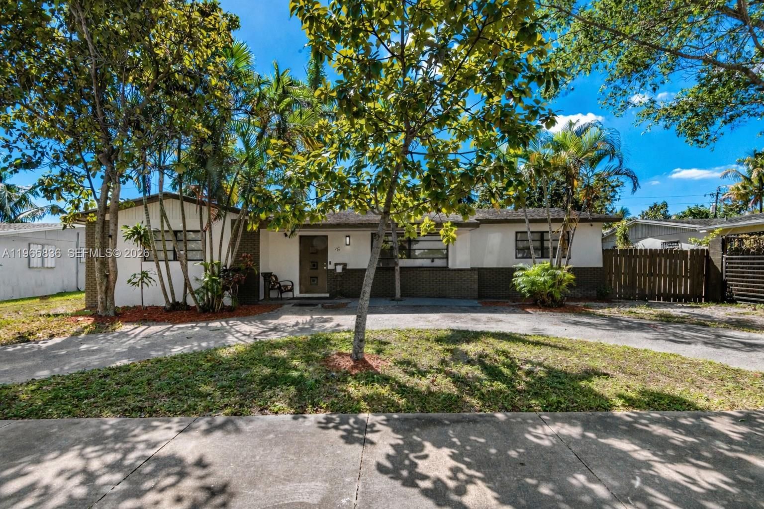 Real estate property located at 120 175th St, Miami-dade, Con-gia Mnr, Miami, FL