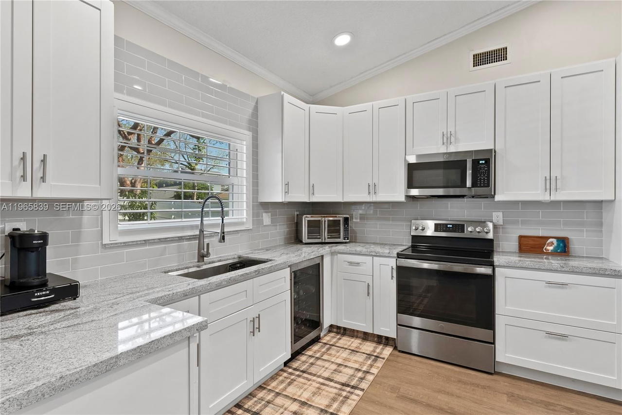 Real estate property located at 14911 139th Pl, Miami-dade, Country Walk Sec 2, Miami, FL