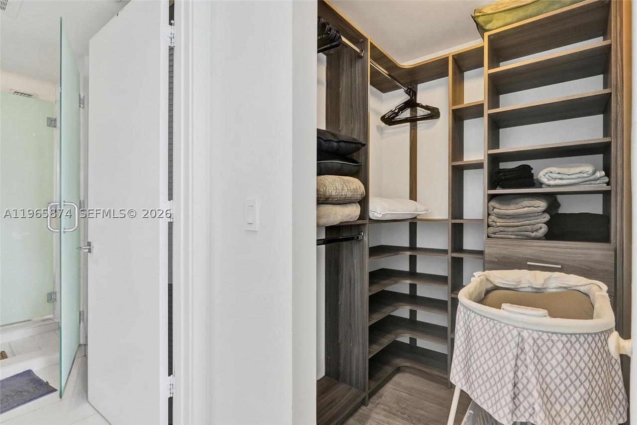 Real estate property located at 121 34th St #2205, Miami-dade, 3401 Midtown Condo, Miami, FL