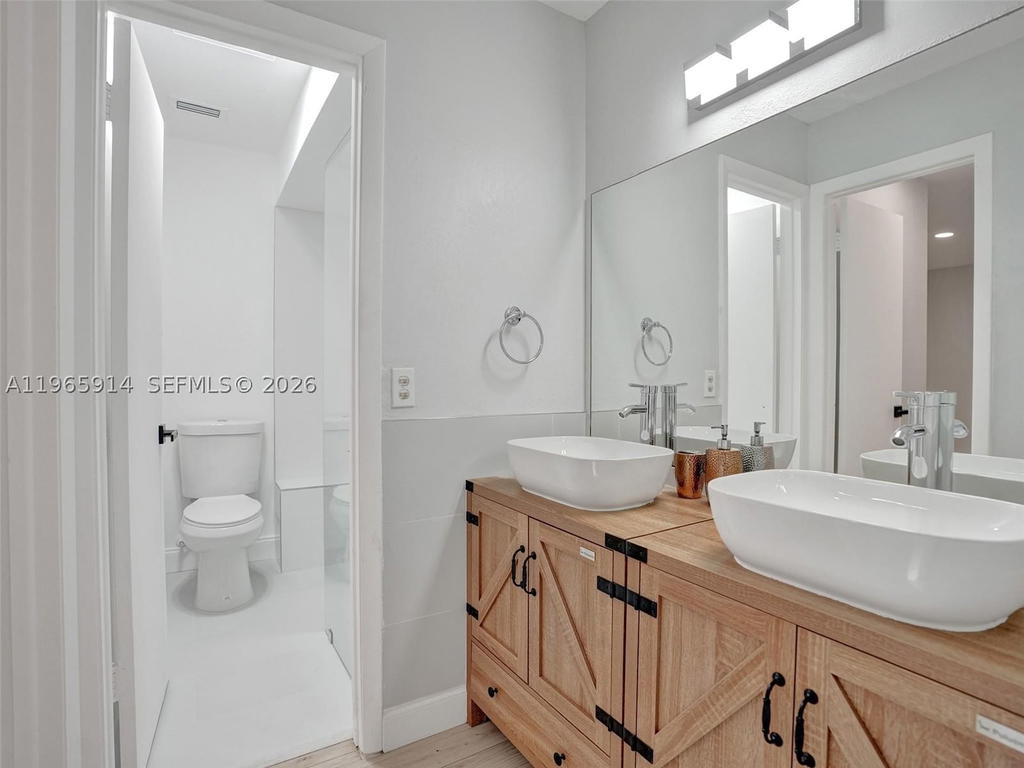 Real estate property located at 6 Chestnut Cir, Broward, Stonebridge Phase 1, Cooper City, FL