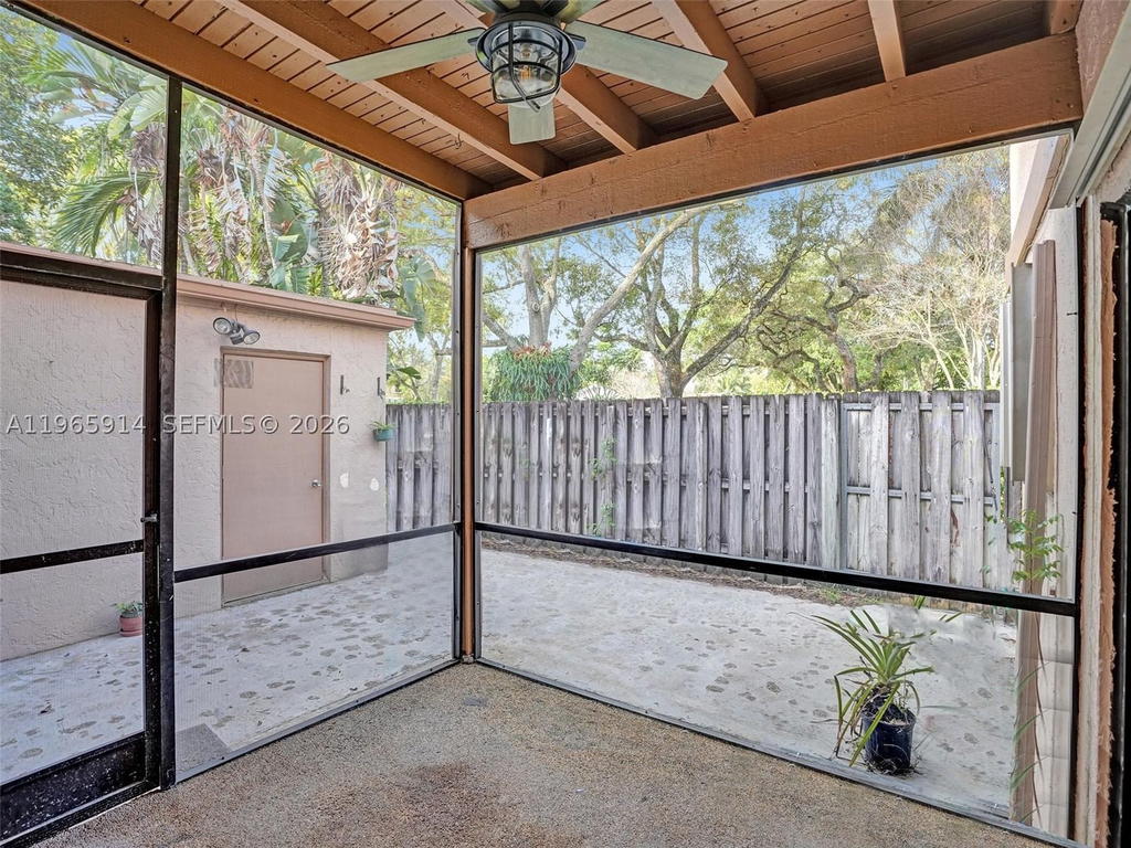 Real estate property located at 6 Chestnut Cir, Broward, Stonebridge Phase 1, Cooper City, FL