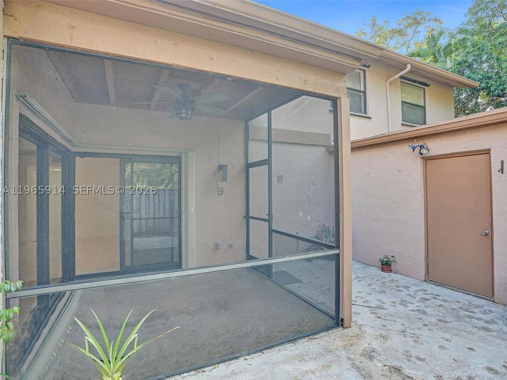 Real estate property located at 6 Chestnut Cir, Broward, Stonebridge Phase 1, Cooper City, FL