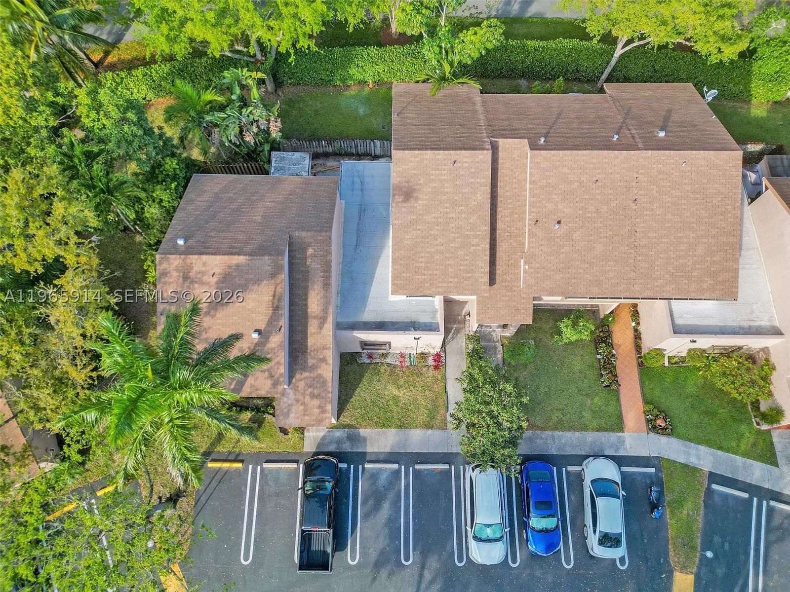 Real estate property located at 6 Chestnut Cir, Broward, Stonebridge Phase 1, Cooper City, FL