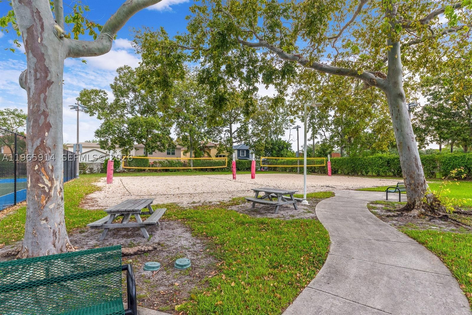 Real estate property located at 6 Chestnut Cir, Broward, Stonebridge Phase 1, Cooper City, FL