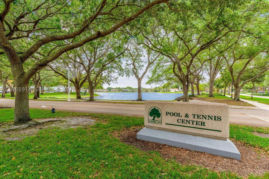 Real estate property located at 6 Chestnut Cir, Broward, Stonebridge Phase 1, Cooper City, FL
