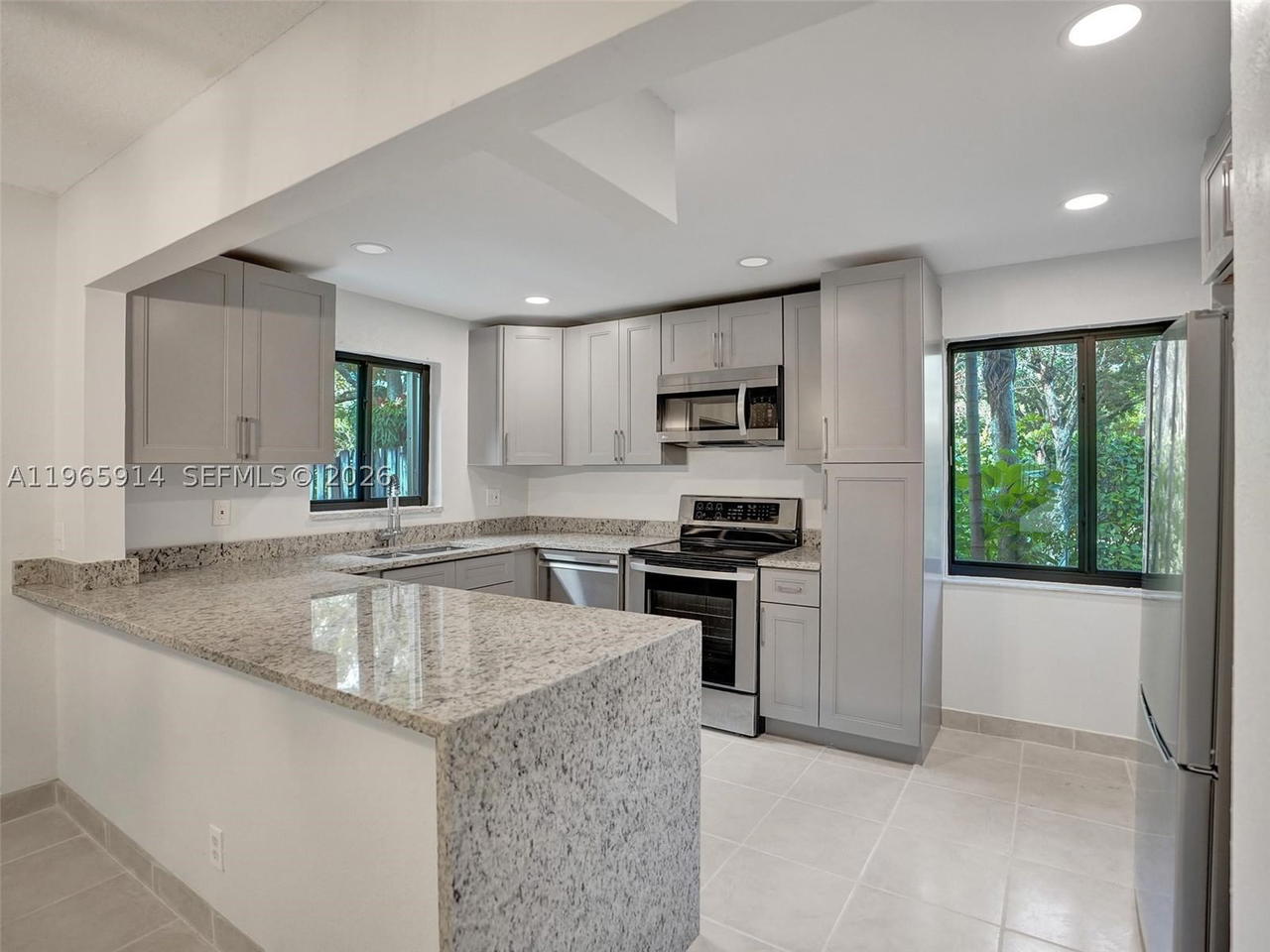 Real estate property located at 6 Chestnut Cir, Broward, Stonebridge Phase 1, Cooper City, FL