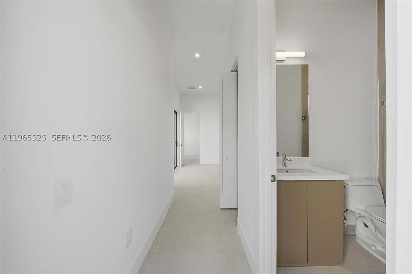 Real estate property located at 5718 Ashwood Cir W, Broward, Preserve At Emerald Hills, Hollywood, FL
