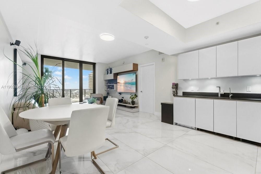 Real estate property located at 1010 Brickell Ave #4011, Miami-dade, 1010 Brickell Condo, Miami, FL